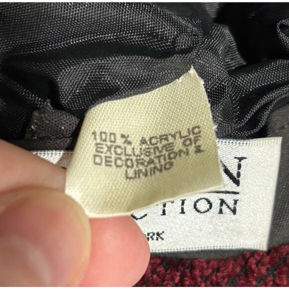 Toucan burgundy red chenille bucket hat black trim flowers on hatband soft warm - Picture 10 of 10